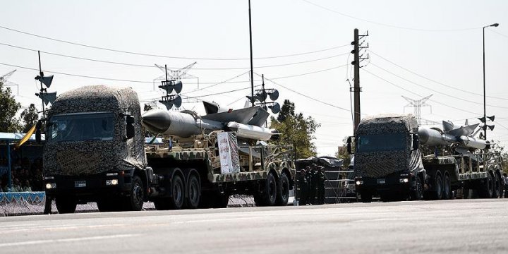 İran'da 'Askeri Üsleri Rusya'ya Açma' Tartışması