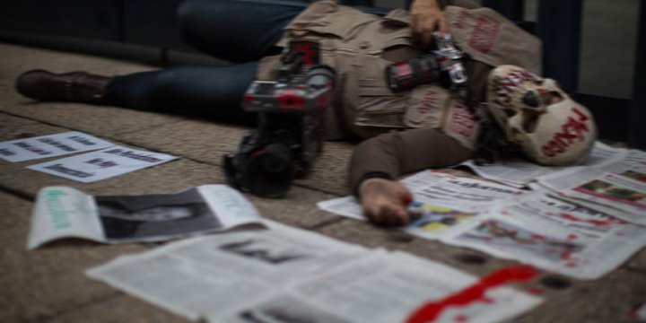 Meksika'da Gazeteci Cinayetleri Gazete Kapattırıyor
