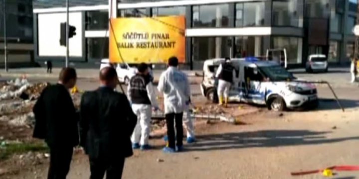 Mersin'de Polis Aracına Bombalı Saldırı