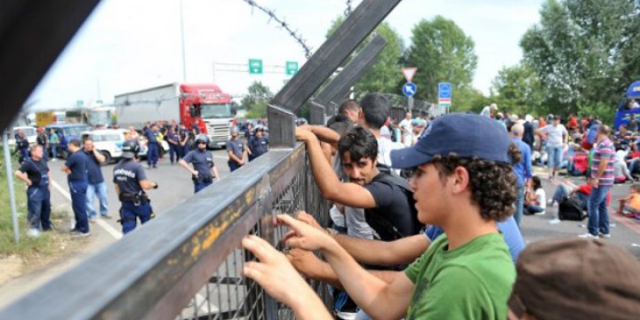 Macaristan Romanya Sınırına da Tel Örgü Çekebilir