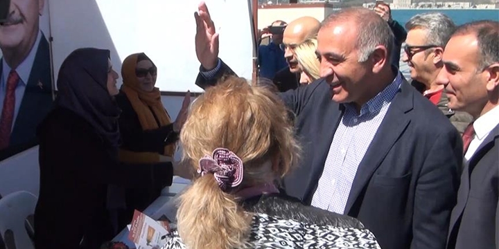 CHP’li Milletvekilleri Üsküdar’da “Evet” Çadırını Ziyaret Etti
