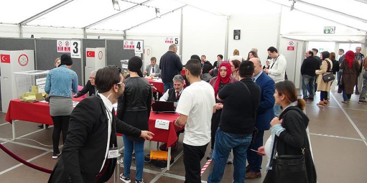 Yurt Dışında 915 Bin Seçmen Oy Kullandı