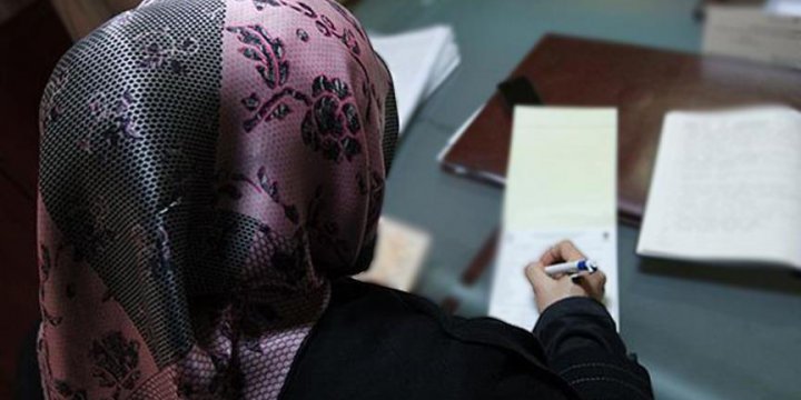 Almanya'da Başörtülü Genç Darp Edildi