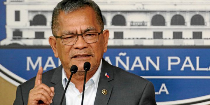 Filipinler Devlet Başkanı Duterte, İçişleri Bakanını Görevden Aldı