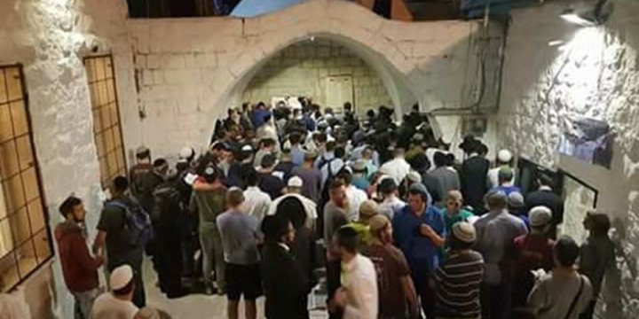 Yüzlerce Yahudi Yerleşimci "Yusuf'un Kabri" Bölgesine Baskın Düzenledi