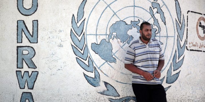 UNRWA, Filistin'de Eğitim Müfredatını Siyonistlere Göre Uyguluyor