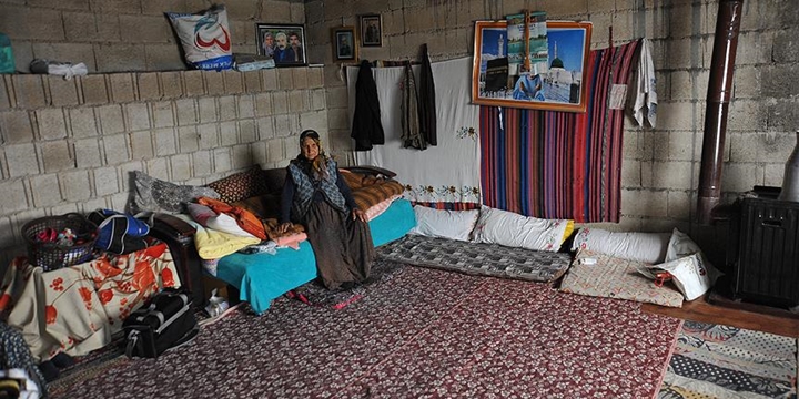 Yaşlı Kadın Dükkândan Bozma Odada Yaşam Mücadelesi Veriyor!