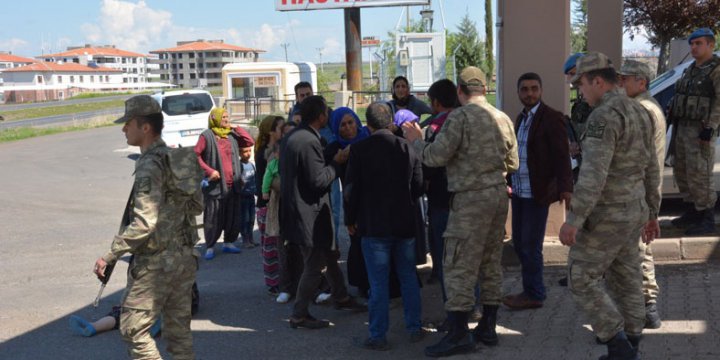Diyarbakır’da Okulun Önünde Çatışma: 2 Ölü