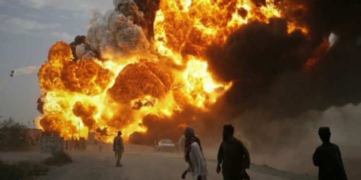 Afganistan'da Askeri Üsse Saldırı: En Az 100 Ölü Var