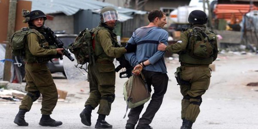 İşgalci İsrail Askerleri 12 Filistinliyi Gözaltına Aldı
