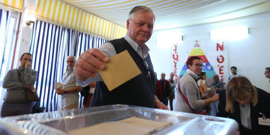 Fransa'da Cumhurbaşkanı Seçimi Oylarının Tamamı Sayıldı