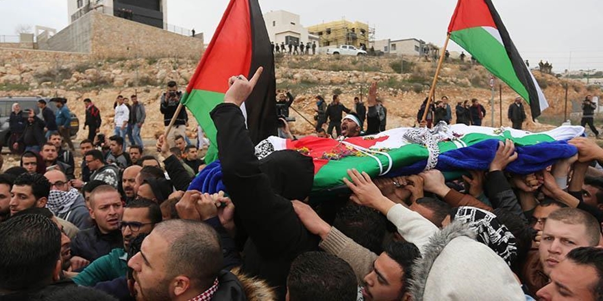 İşgalci Askerlerin Geçen Ay Katlettiği Filistinli Kadın Defnedildi!