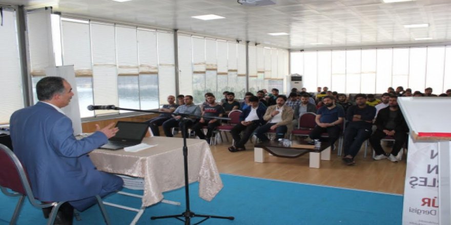 Gençlik Kampı, Ahmet Yıldız'ın "Din ve Milliyetçilik" Sunumuyla Devam Etti