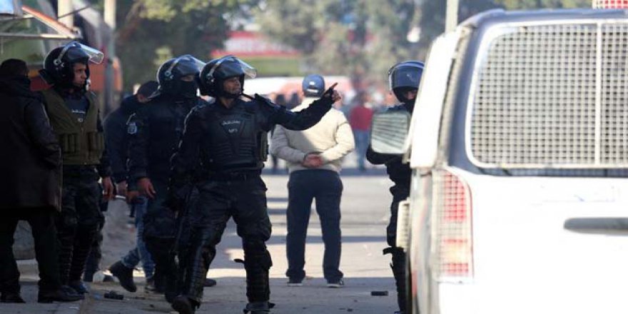 Tunus'ta Olağanüstü Hal Bir Ay Daha Uzatıldı