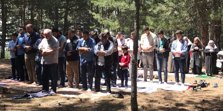 Bursa Özgür-Der Üyeleri Piknikte Buluştu