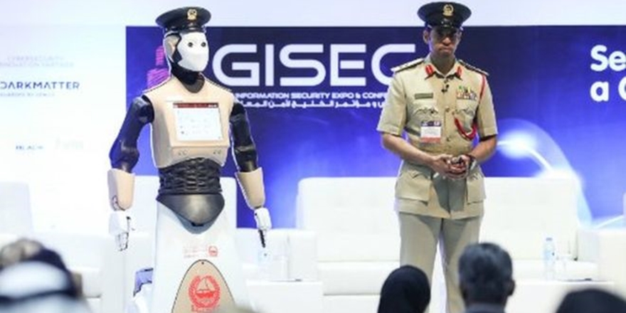 Dubai’de İlk Robot Polis Göreve Başlıyor