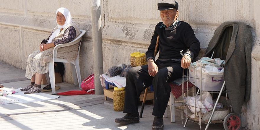 84 Yaşındaki Görme Engellinin Geçim Mücadelesi!