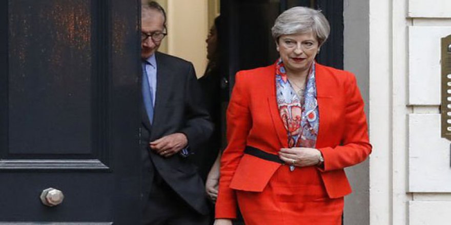 İngiltere Başbakanı May Hükümeti Kurma Görevini Aldı