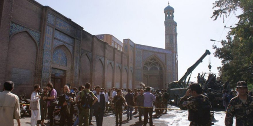 Afganistan'da Camiye Silahlı Saldırı: 3 Ölü!