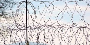 Pakistan, Afganistan Sınırına Tel Örgü Çekmeye Başladı