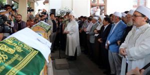 Muhacire Anne ve Bebeğine Hüzünlü Veda