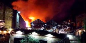 Londra’nın Turistik Pazarında Yangın!