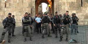 İşgalcilerden Mescid-i Aksa’da 12 Filistinliye Gözaltı!