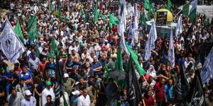 Gazze’de Binlerce Kişi İşgalci İsrail’i Protesto Etti!