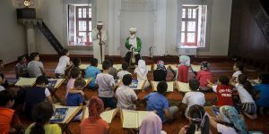 Çocukları Sosyal Medya ile Camiye Teşvik Etti