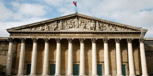 Fransa'da Milletvekillerine Yakınlarını Çalıştırma Yasağı
