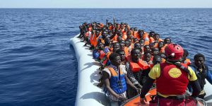 İnsan Kaçakçılarının Denize Attığı Sığınmacılar Boğuldu