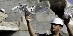 Beyaz Baretliler Doğu Guta Kurbanlarını Unutmadı!