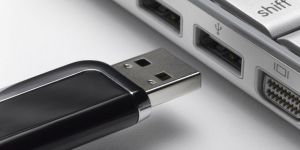 Gizemli Flashdisk’i Sanki Herkes Unutmak İstiyor Gibi...