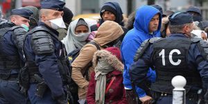 "Paris'teki Sığınmacılara Sistematik Taciz Uygulanıyor"