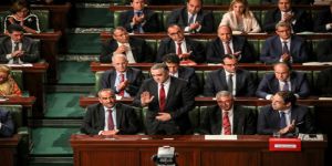 Tunus Parlamentosundan Yeni Hükümete Güvenoyu