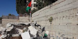 İşgalci İsrail Doğu Kudüs’te Filistinlilere Ait Bir Binayı Yıktı!