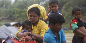 Budistler, Arakanlılara Yardım Götüren Gemiye Saldırdı!