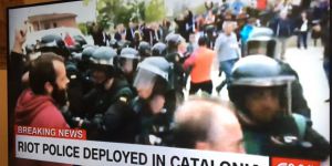 İspanya Polisinden Oy Kullanma Merkezlerine Baskın