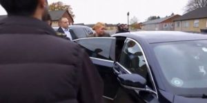 Danimarkalı Bakan Makam Aracıyla Mültecileri Ezdi Geçti