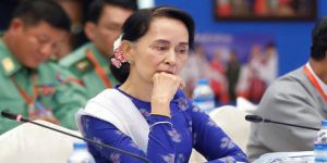 Oxford Suu Çii'ye Verdiği Nişanı Geri Aldı