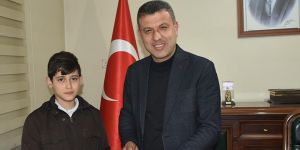 Yolda 15 Bin Lira Bulan Çocuk Parayı Sahibine Ulaştırdı