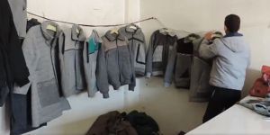 BM’nin Dağıttığı Battaniyelerden Kıyafet Yapılıyor!