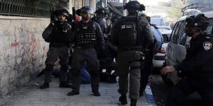 İşgalci İsrail Askerleri 14 Filistinliyi Gözaltına Aldı