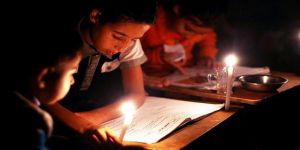 Abbas, Gazze'ye Elektrik Kesintisi Uygulamaktan Geri Adım Attı