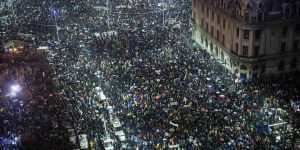Romanya’da “Yolsuzluğa Karşı” Dev Protesto