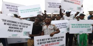 Nijer’de Emperyalist ABD ve Fransa Protestosu