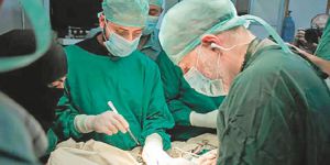 Suriyeli Doktor: “Neşterim Vahşete Tahammül Edemiyor”