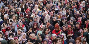 Esed Rejiminin Zindanlarında İşkence Gören Kadınların Sesi Oldular