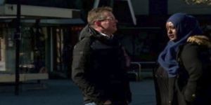 Hollanda'da Somalili Başörtülü Adaya Irkçı Saldırı