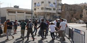 Yahudi Yerleşimciler Filistinli İlkokul Öğrencilerine Saldırdı!